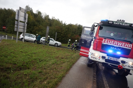 Rauchendes Auto durch technischen Defekt sorgt fr Einsatz der Feuerwehr in Sattledt