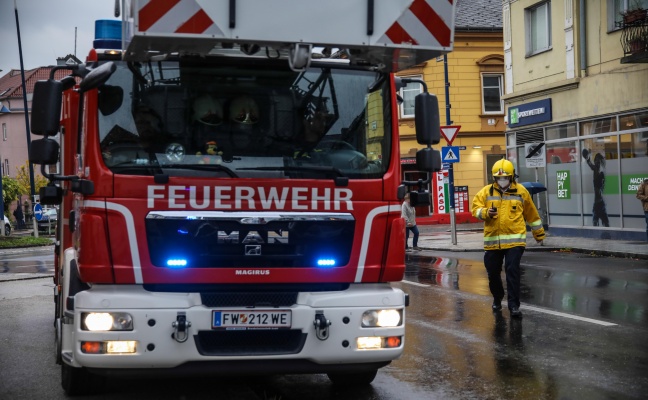 Einsatzkräfte bei gemeldetem Gasgeruch in Wels-Neustadt im Einsatz