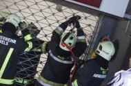 Einfahrtstor einer Tiefgarage in Wels-Innenstadt musste durch Feuerwehr demontiert werden