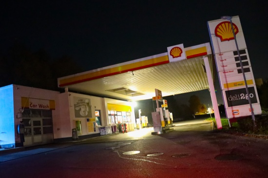 Vermuteter Brand bei Tankstelle in Schlierbach stellte sich zum Gl�ck als falscher Alarm heraus