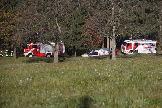 Lenker nach Verkehrsunfall in Eschenau im Hausruckkreis durch Feuerwehr aus Auto befreit