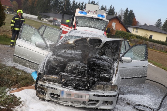 Brand im Motorraum eines Autos in Vorchdorf rasch gelscht