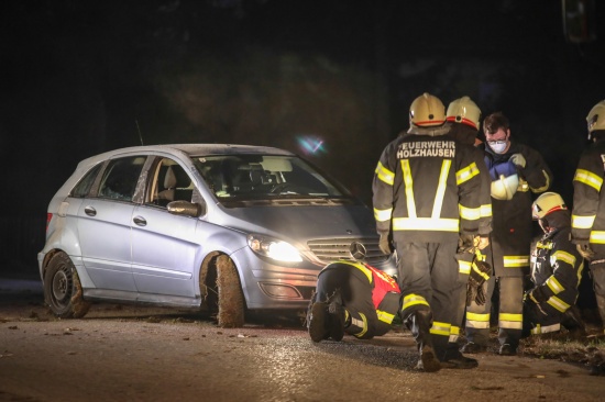 Feuerwehr bei PKW-Bergung in Holzhausen im Einsatz