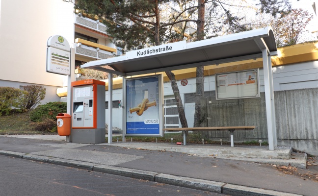 Messerattacke an Bushaltestelle in Linz-Froschberg endet mit Bauchstich