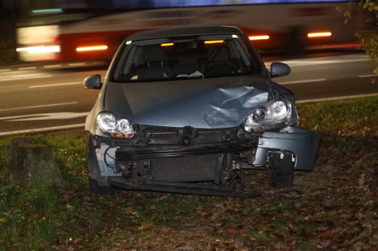 Kreuzungskollision zwischen zwei PKW im Bereich einer Autobahnauffahrt in Sattledt
