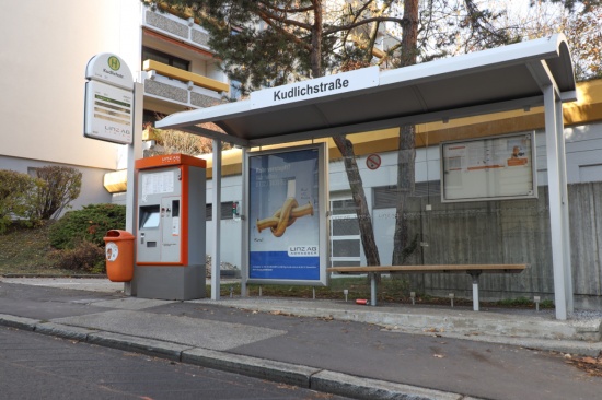 Tatverdächtiger nach Messerattacke an Bushaltestelle in Linz-Froschberg ausgeforscht