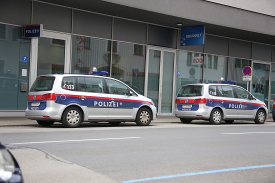 Polterfeier in Wels eskalierte - Polizei danach sogar im Klinikum noch im Einsatz