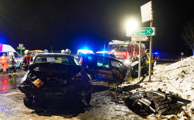 Drei Verletzte bei schwerem Verkehrsunfall in Burgkirchen
