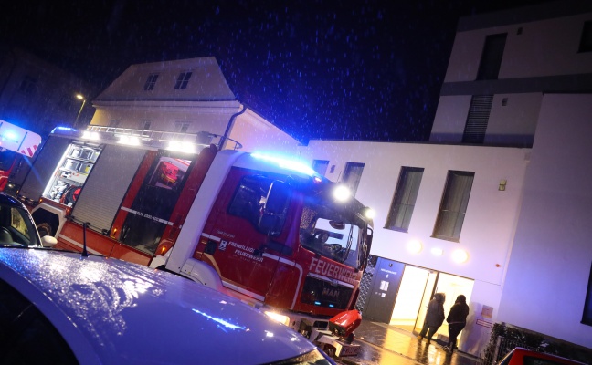 Shisha-Rauch in einem Wohnhaus in Wels-Innenstadt löst Brandmeldealarm und Feuerwehreinsatz aus