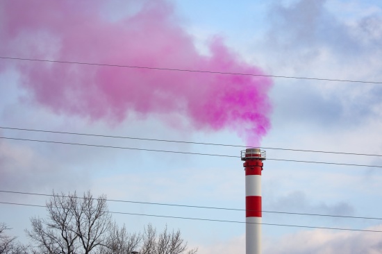 Pinker Rauch aus Schornstein einer Abfallverbrennungsanlage in Wels-Schafwiesen sorgte fr Aufsehen