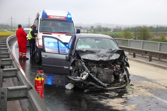 Schwerer Verkehrsunfall auf Straenberfhrung in Edt bei Lambach