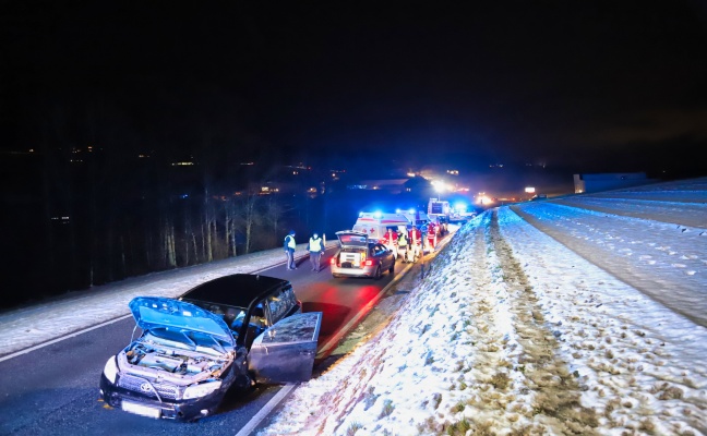 Lenkerin bei Frontalkollision in Gramastetten verletzt