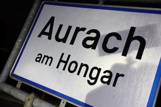 Einsatzkräfte zu Verkehrsunfall nach Aurach am Hongar alarmiert