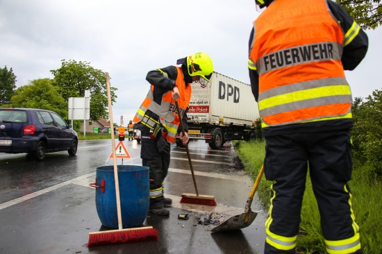 Verkehrsunfall zwischen LKW und zwei PKW in Marchtrenk