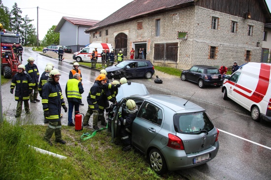 Schwerer Verkehrsunfall auf Sattledter Strae in Steinerkirchen an der Traun