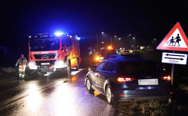 Zwei Verletzte bei frontaler Kollision zwischen zwei PKW in Linz-Dornach-Auhof