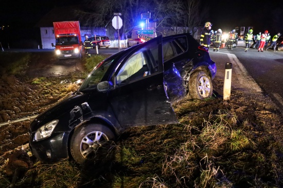 Drei Verletzte bei Kreuzungskollision auf Innviertler Strae in Buchkirchen