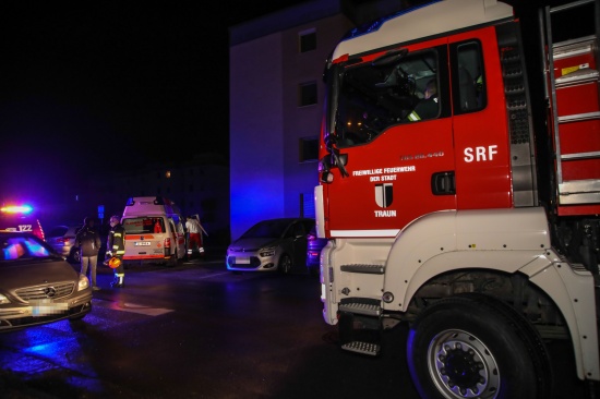 Personenrettung: Person in einer Wohnung in Traun nach Sturz hinter WC eingeklemmt