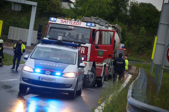 Feuerwehreinsatz bei LKW-Motorschaden auf der Innkreisautobahn