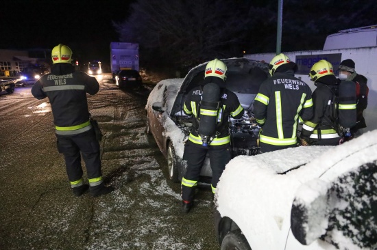 Einsatzkrfte zu vermeintlichem PKW-Brand in Wels-Schafwiesen alarmiert