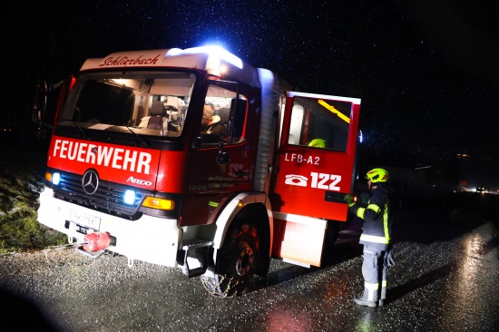Auto auf Pyhrnpass Strae bei Schlierbach von Fahrbahn abgekommen