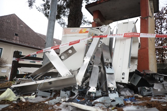 Heftige Detonation: Zigarettenautomat in Lambach von unbekannten Ttern gesprengt