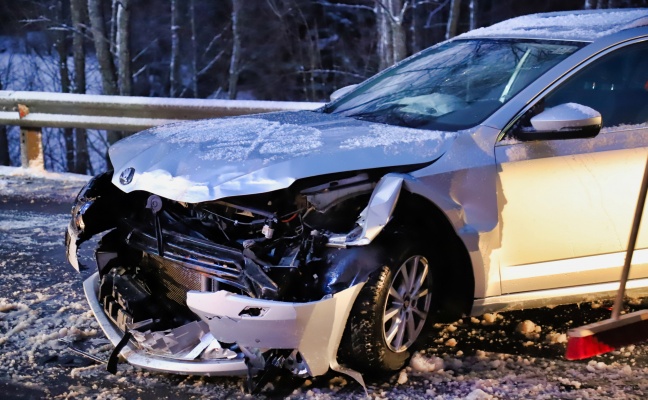 Mehrere Verletzte bei schwerem Verkehrsunfall in Sonnberg im Mühlkreis