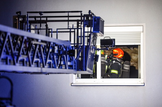 Tdlicher Zimmerbrand: Frau starb bei Brand in einer Mehrparteienhauswohnung in Traun