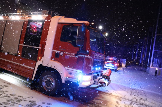 N�chtlicher Einsatz von Feuerwehr und Polizei in Wels-Lichtenegg