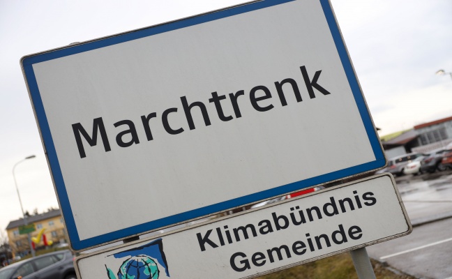 Taxifahrgast (96) in Marchtrenk nach dem Aussteigen mitgeschleift und schwer verletzt