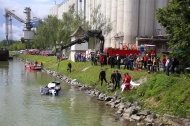 Fahrzeug in die Donau gestürzt - Lenker (19) wird vermisst