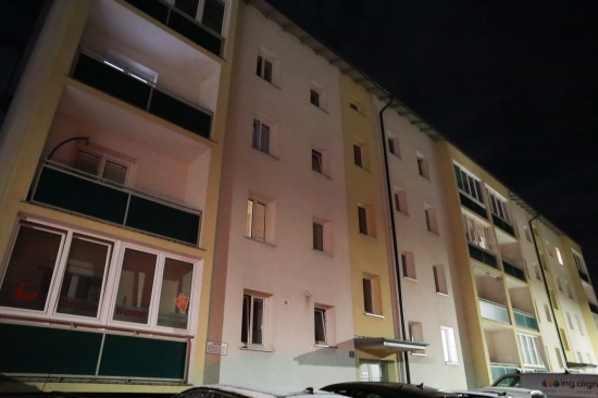 Vier Feuerwehren zu Brand in einem Mehrparteienwohnhaus in Sierning alarmiert