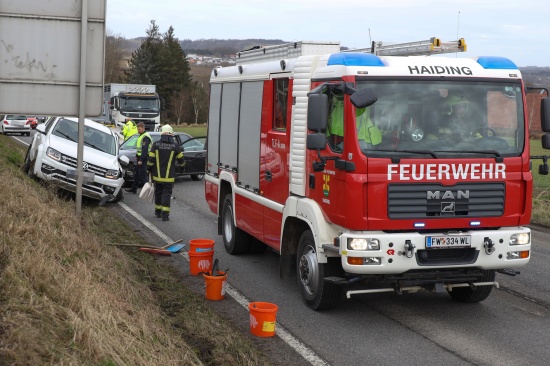 Verkehrsunfall mit zwei PKW und einem LKW auf Innviertler Strae bei Krenglbach