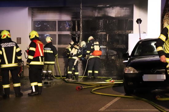 Drei Feuerwehren bei Brand in einer Garage in Reichenau im Mühlkreis im Einsatz