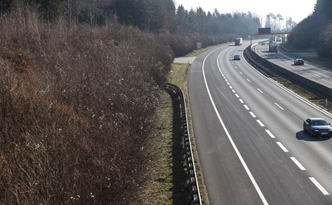 Autolenker (26) lieferte sich wilde Verfolgungsjagd mit der Polizei über Welser- und Innkreisautobahn
