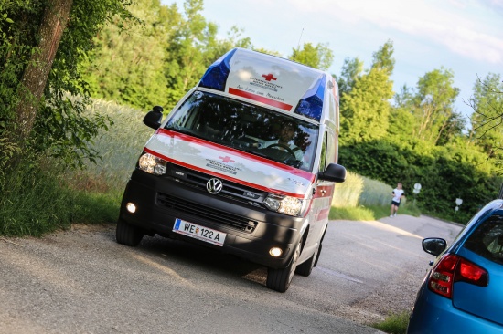 LKW kippte in Wels-Pernau um und verletzte einen Arbeiter