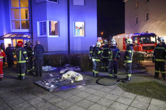 Brand in einer Wohnung eines Mehrparteienhauses in Wels-Neustadt