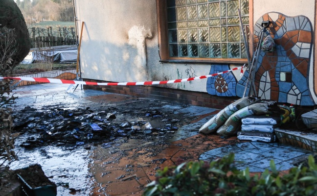 Brand vor einem Wohnhaus in Stroheim rasch gelöscht