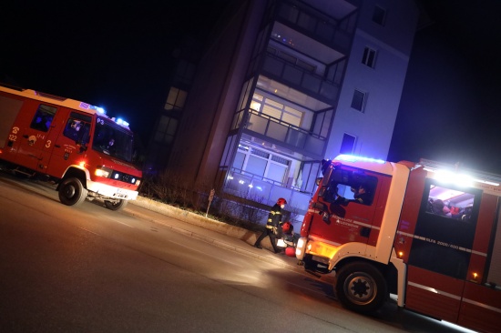 E-Herd eingeschaltet: Feuerwehr bei dringender T�r�ffnung in Wels-Vogelweide im Einsatz