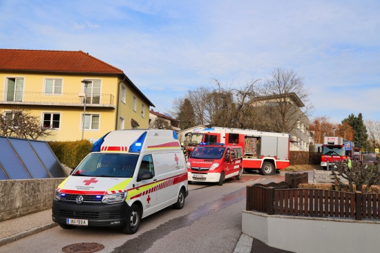 Spraydose explodiert: Einsatzkräfte bei Kellerbrand in einen Wohnhaus in Gallneukirchen im Einsatz