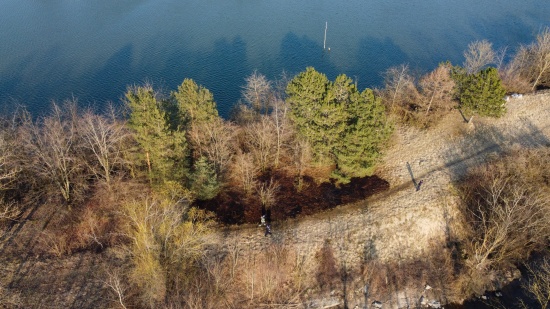 Feuerwehr bei Flurbrand in Wels-Vogelweide im Einsatz