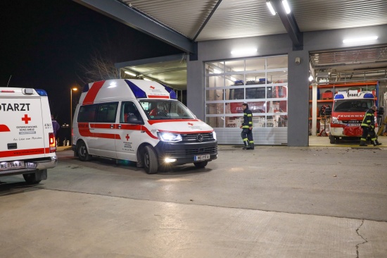 Person drohte in Thalheim bei Wels in die Traun zu st�rzen