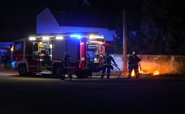 Flurbrand eines Grnstreifens in Wels-Pernau schnell gelscht