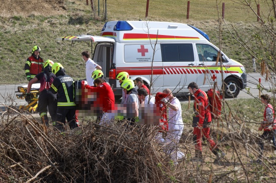 Personenrettung: Arbeiter auf Baustelle in Kremsmnster teilweise verschttet und schwer verletzt