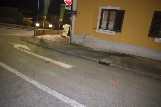 Beifahrerin (90) bei Crash gegen Hausmauer eines Gasthauses in Gmunden t�dlich verletzt