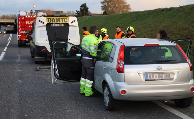 Gemeldeter PKW-Brand auf Kremstalstrae in Traun stellte sich als technisches Gebrechen heraus