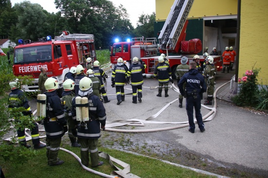 Acht Feuerwehren bei Brand auf einem Bauernhof in Michaelnbach im Einsatz
