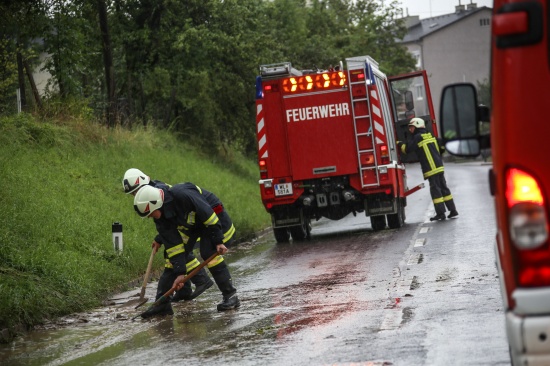 Kurzes Unwetter mit Starkregen sorgte fr Einstze der Feuerwehr