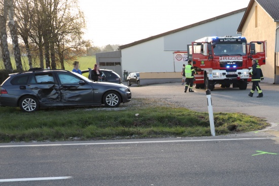 Verkehrsunfall zwischen zwei Autos auf Pyhrnpass Strae in Sattledt