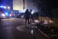 Brand einer Altpapiertonne bei einem Mehrparteienwohnhaus in Wels-Neustadt